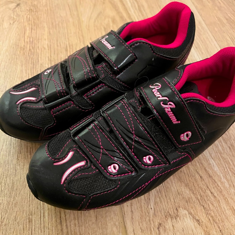 Women’s Clipless Bicycle Shoes